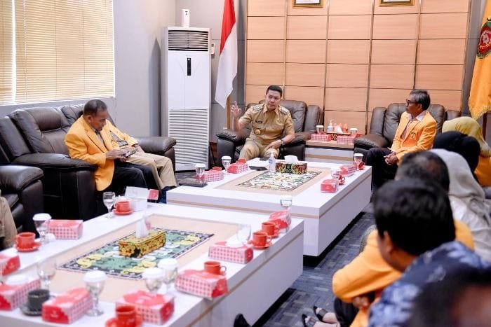 2. pertemuan wali kota samarinda, andi harun saat bertemu rektor upri makassar, selasa (7.6.2022)( foto. pojoknegeri. com