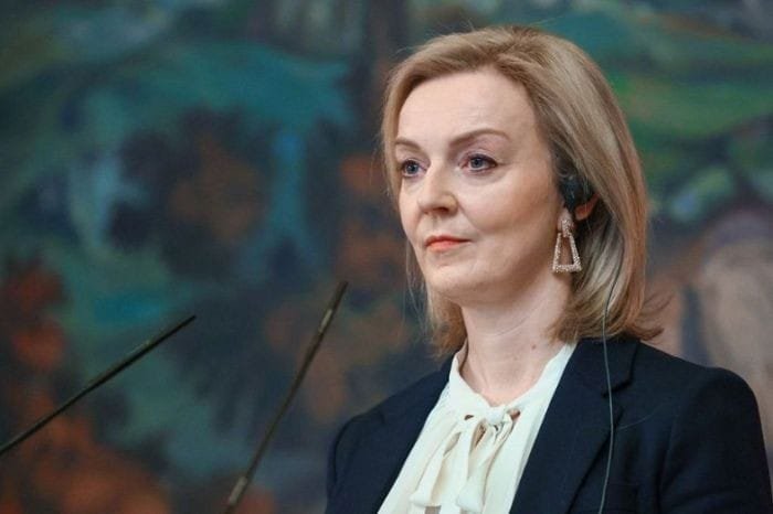 4. menatap pm inggris liz truss. ia memutuskan mundur dari jabatan pada hari ini, kamis (20.10.2022) waktu setempat) foto. sindonews internasional