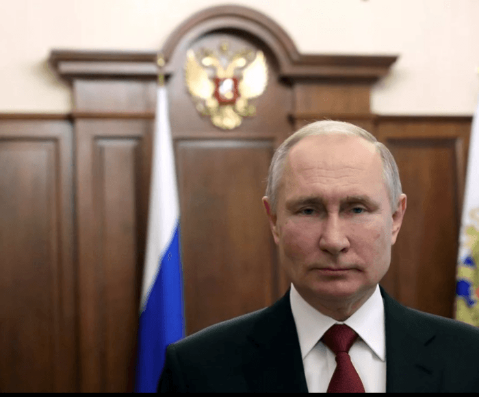 4. menatap vladimir putin, presiden rusia( foto. ig @vladimir.putin offical