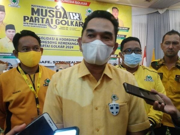 6. wawancara ketua dpd golkar kukar, hasanuddin masud)foto. ist