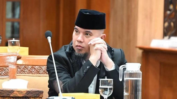 anggota dpr ri, ahmad dhani. pernyataan ahmad dhani soal naturalisasi pemain timnas indonesia menuai kontroversi. (ig:@dhaniperwakilanrakyat)