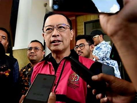 eks menteri perdagangan thomas trikasih lembong alias tom lembong menjalani sidang perdana kasus dugaan korupsi impor gula