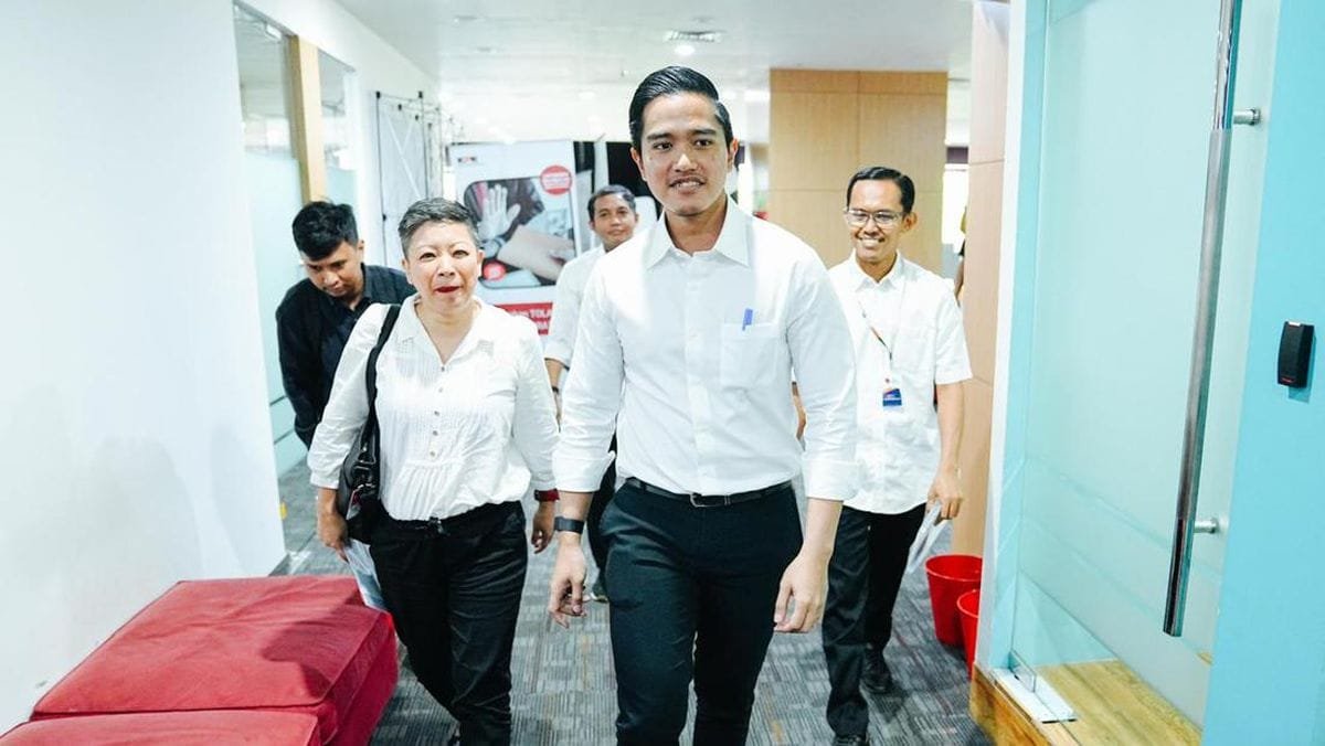 ketua umum (ketum) partai solidaritas indonesia (psi) kaesang pangarep mendatangi kantor dewan pengawas (dewas) komisi pemberantasan korupsi (kpk)