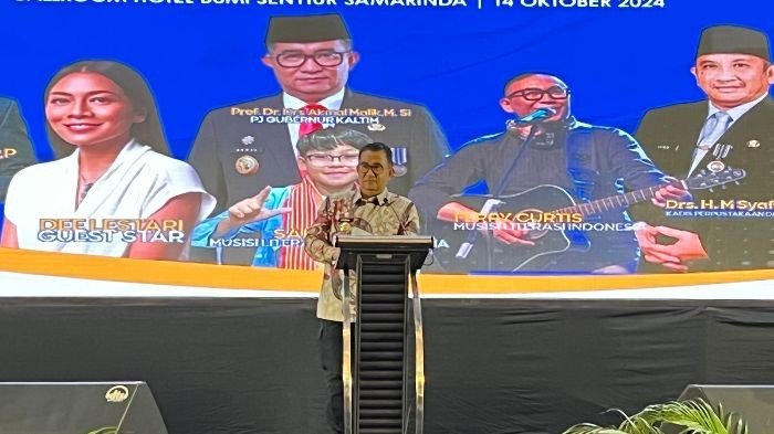 penjabat (pj) gubernur kalimantan timur, akmal malik, menghadiri acara gebyar anugerah literasi hotel bumi senyiur, samarinda, senin (14:10:2024).
