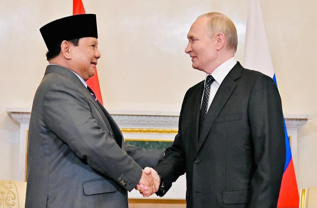 presiden republik indonesia prabowo subianto dan presiden federasi rusia vladimir putin bertemu