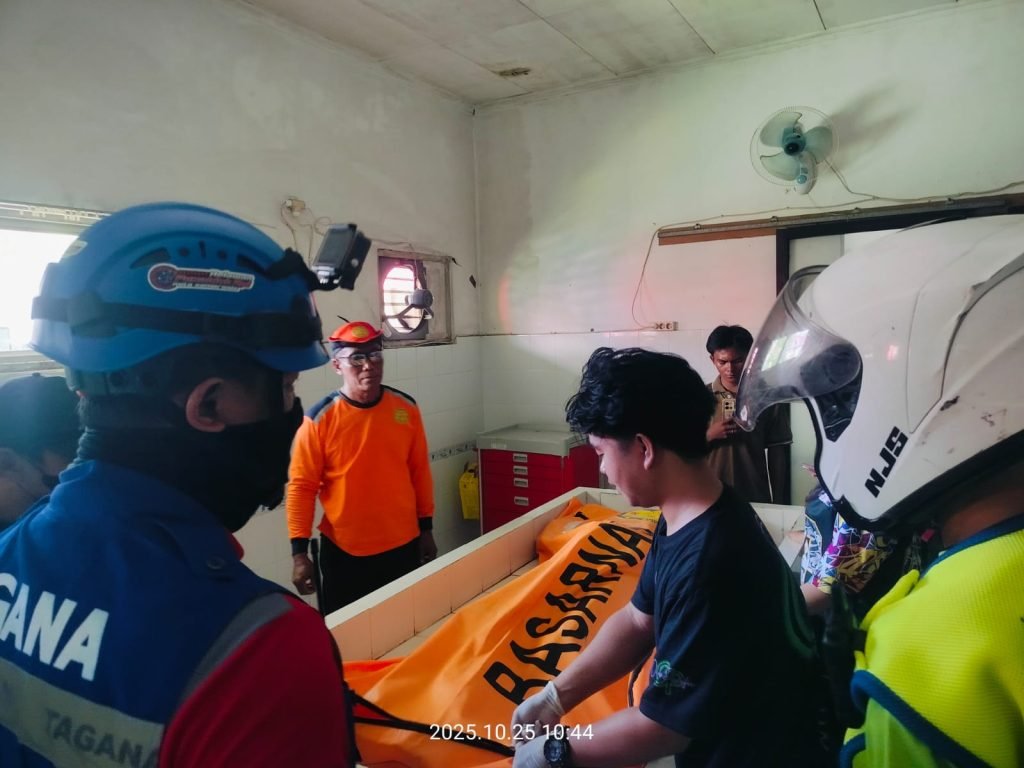 Dua Hari Pencarian, Korban Tenggelam di Sungai Ditemukan Meninggal Dunia img 20251025 wa0025