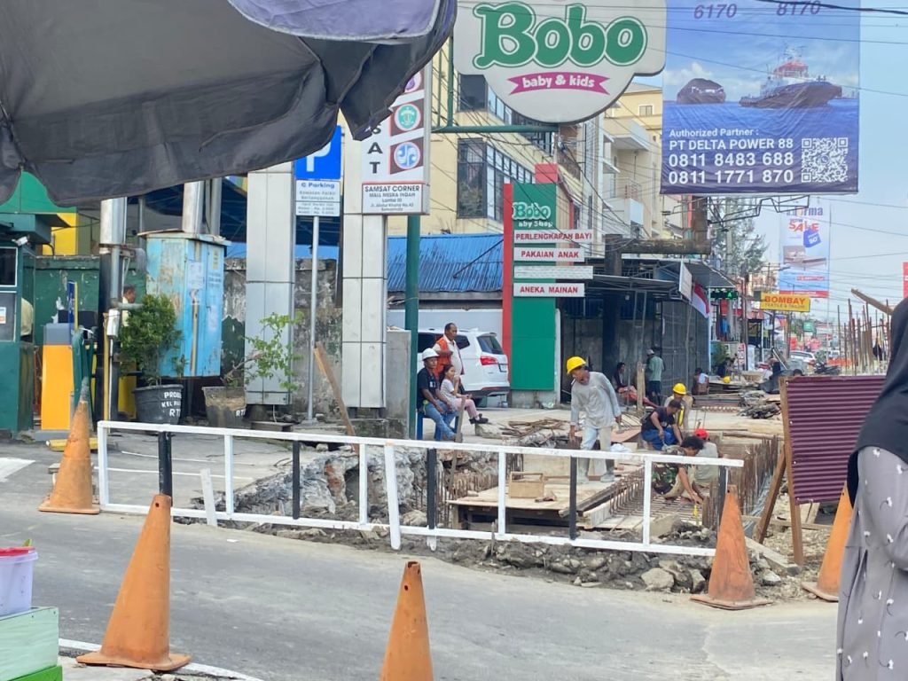 Drainase Baru Senilai Rp11,5 Miliar Dibangun untuk Atasi Genangan di Kawasan Pasar Pagi whatsapp image 2025 10 04 at 14.26.01 d211027f