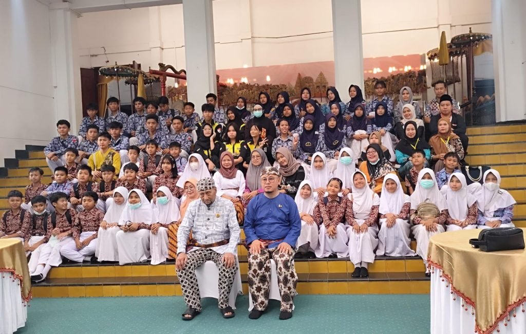 Disdikbud Kukar Tanamkan Kecintaan Budaya Lewat Keterlibatan Pelajar Selama Erau 5a4b7aed 57ba 47bd ae56 751524129f6b