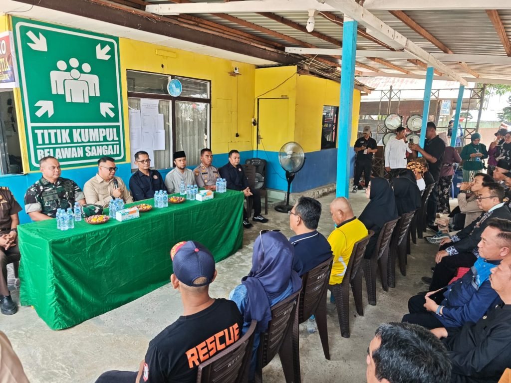 Bupati Aulia Salurkan Bantuan Karang Taruna Nasional untuk Relawan Karhutla di Kukar whatsapp image 2026 09 21 at 20.27.02